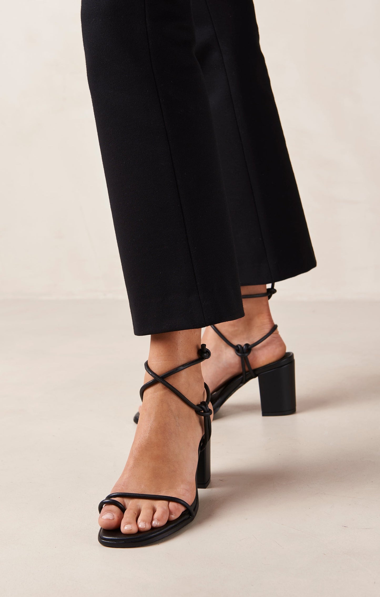 Alohas Grace Wrap Up Heel ~ Black