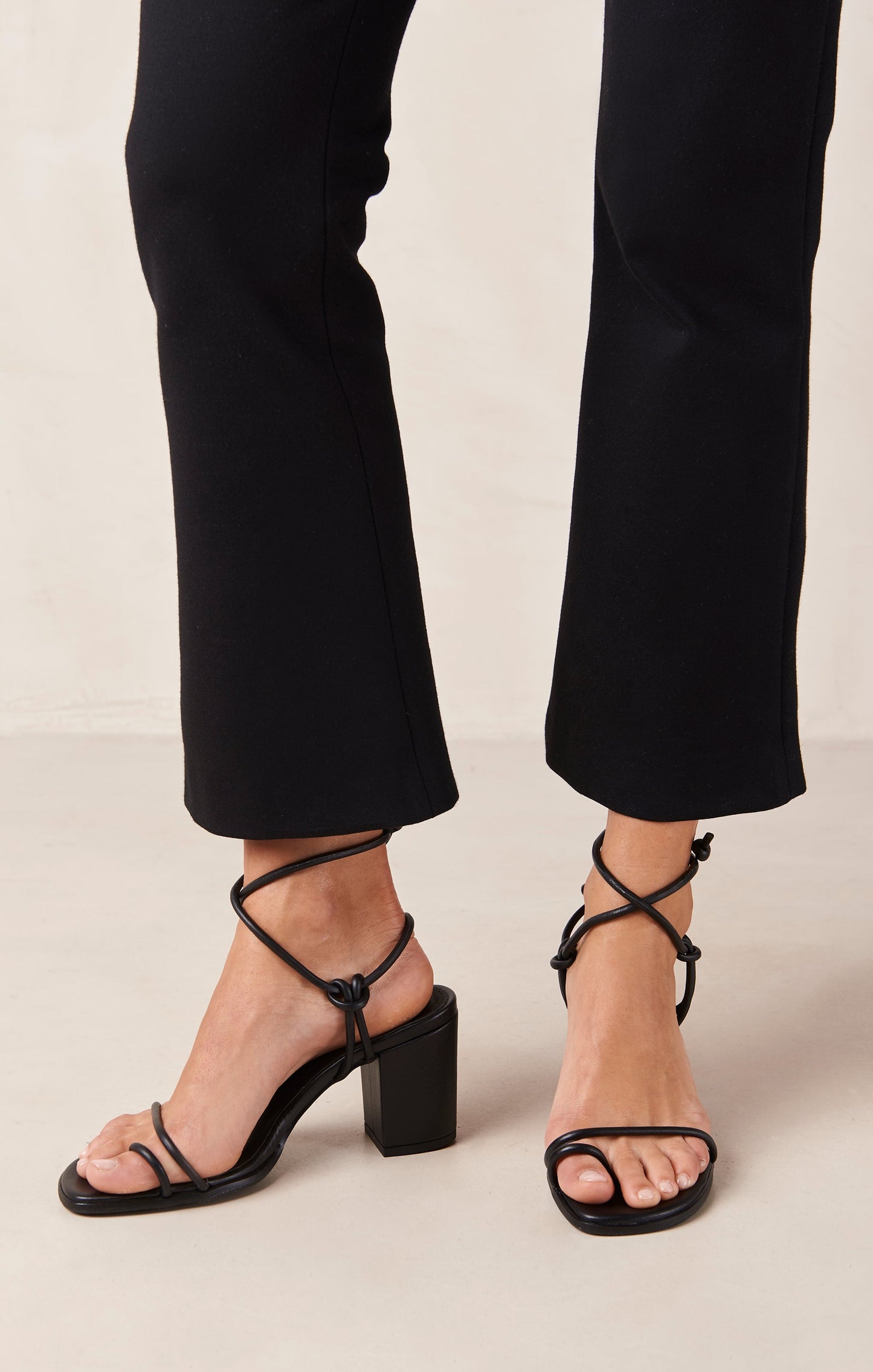 Alohas Grace Wrap Up Heel ~ Black