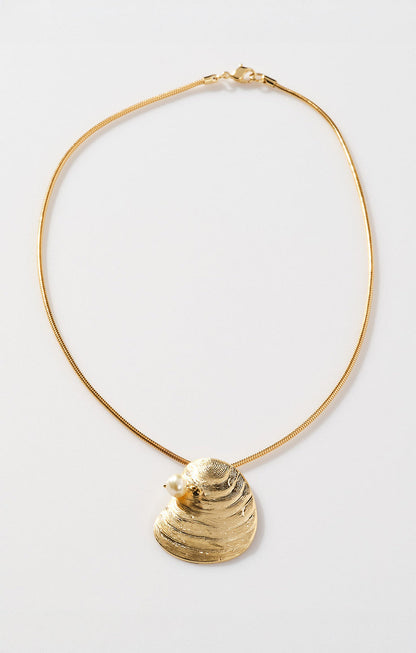 Faithy Jewels Oyster Necklace  ~ Gold